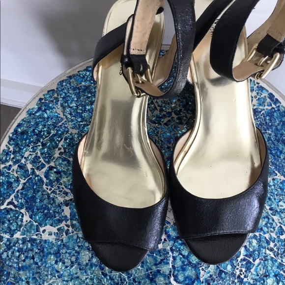 Michael Kors Black Leather Wedge  Size 7.5 $45 - Picture 2 of 9